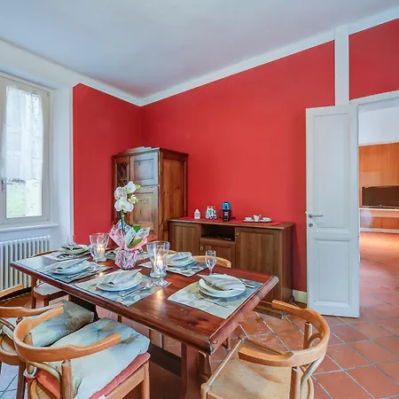 Mila Bike & Wifi: Garden Retreat Near Lake Maggiore - Happy Rentals 別荘