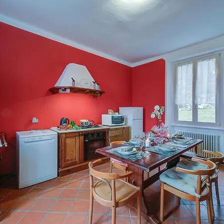 別荘 Mila Bike & Wifi: Garden Retreat Near Lake Maggiore - Happy Rentals