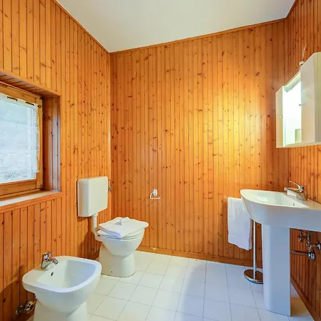 Mila Bike & Wifi: Garden Retreat Near Lake Maggiore - Happy Rentals